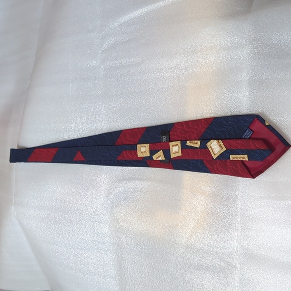 Barry Wells Geometric Patterned Silk Tie Blue Red Tan Size 4" x 58" - Picture 2 of 6